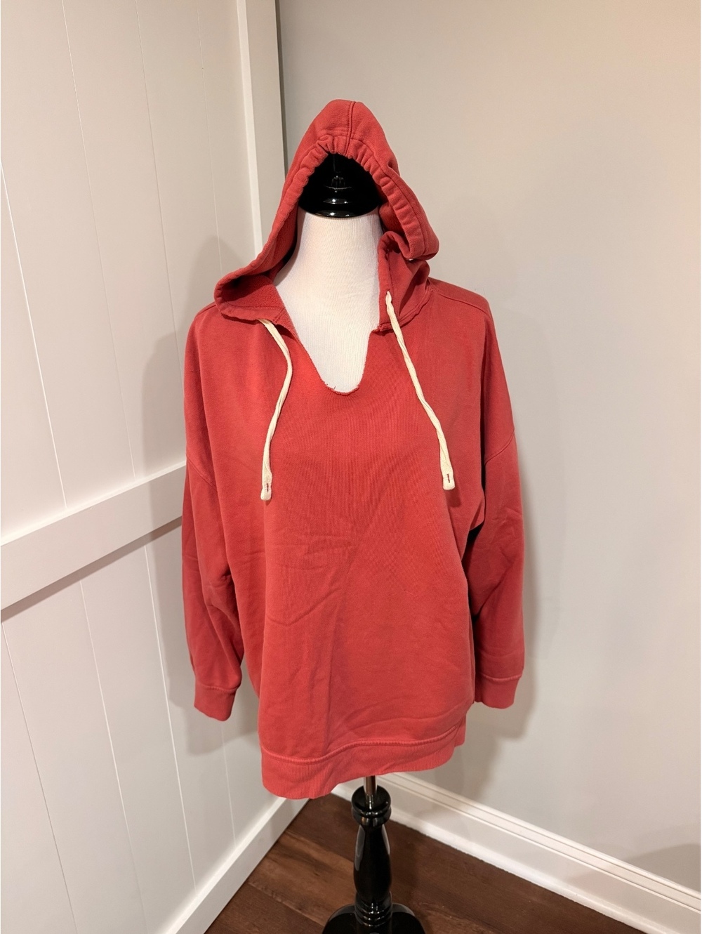 Universal Thread Women's Hooded Sweatshirt in Rust Red, Size Large